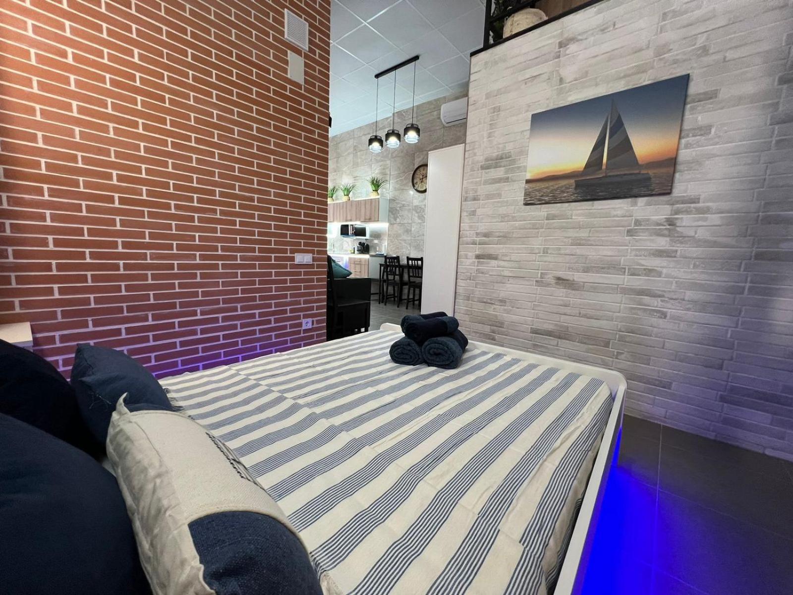 Aparthotel Carcaixent 24 à Valence Extérieur photo