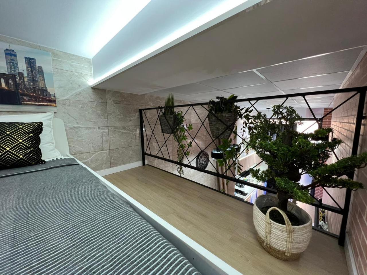 Aparthotel Carcaixent 24 à Valence Extérieur photo